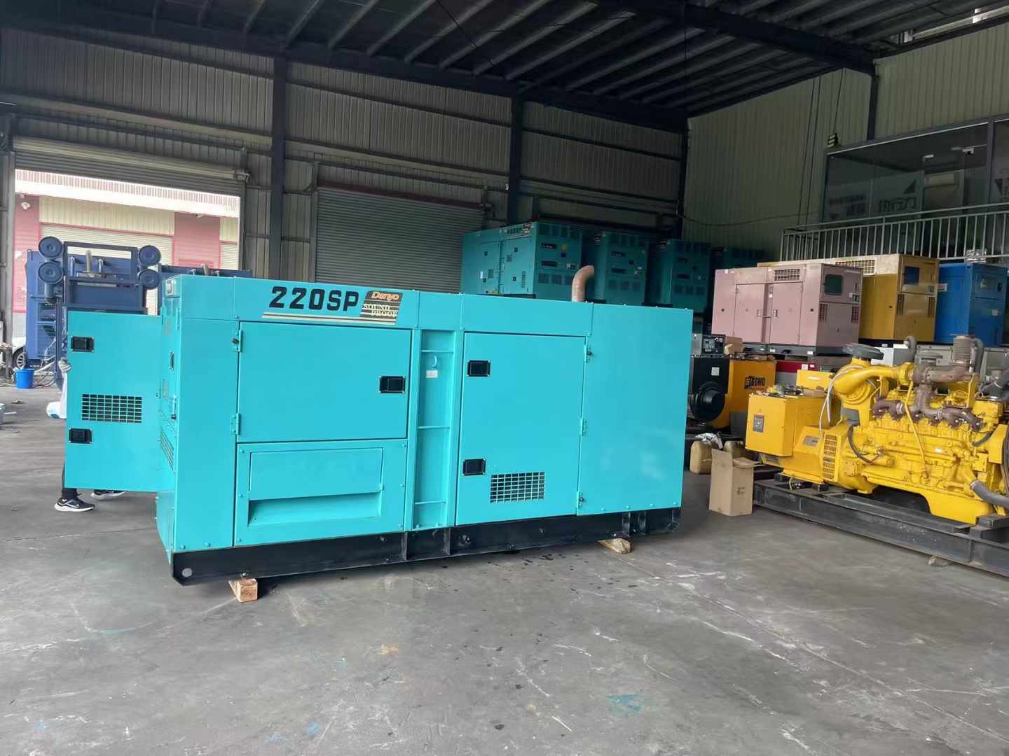 辰溪柴油发电机组长期不间断运行时，如何监控其温度和压力？